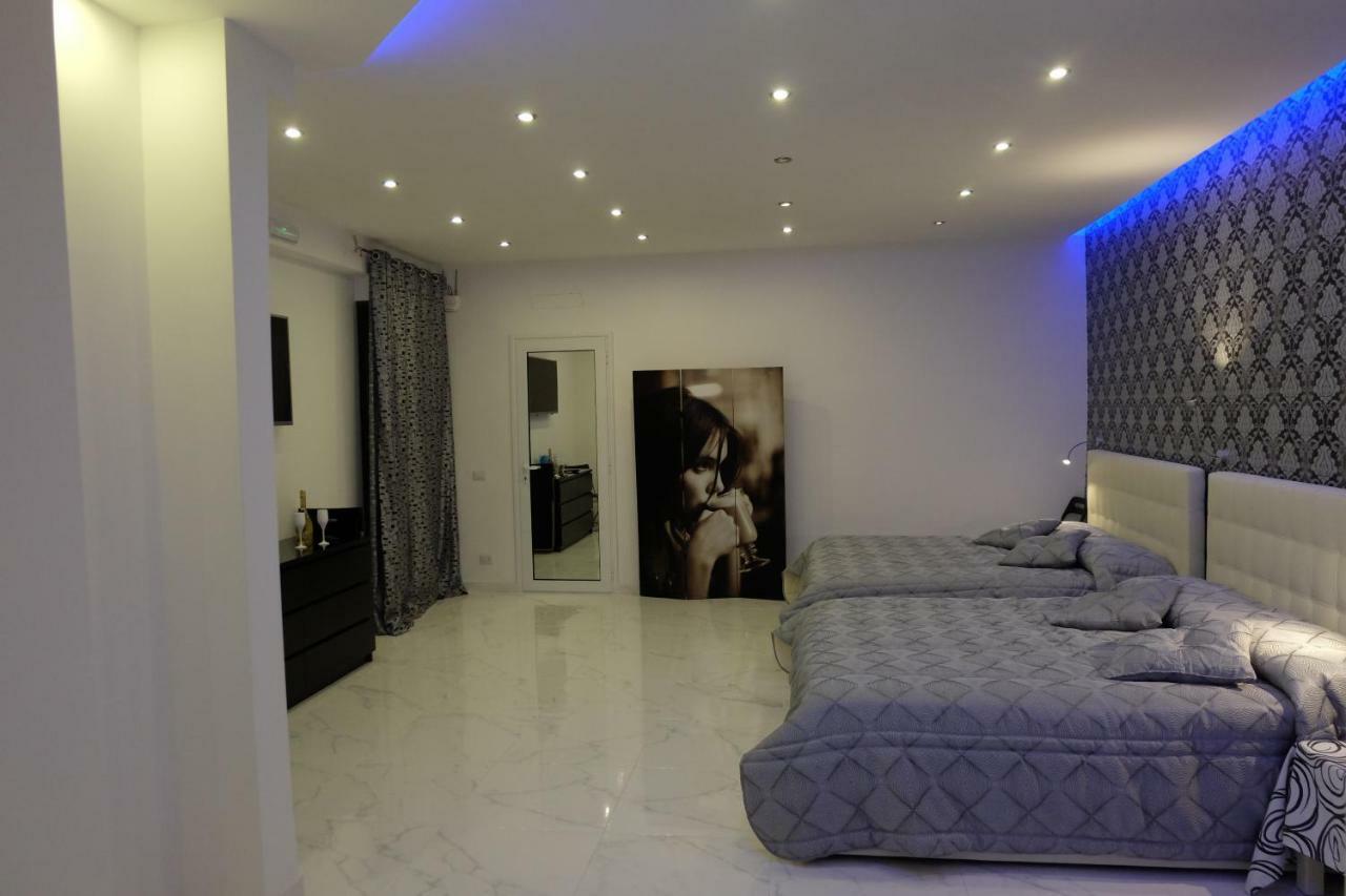 White Room Idromassaggio Su Richiesta Nápoles Exterior foto